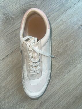 Universal Thread Cream-White Sneaker with Pink Accent